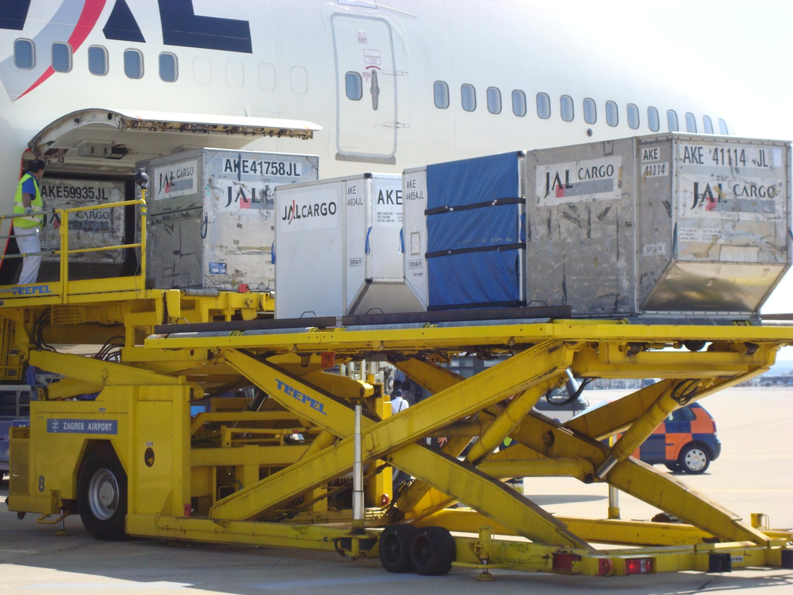unloading jal 747